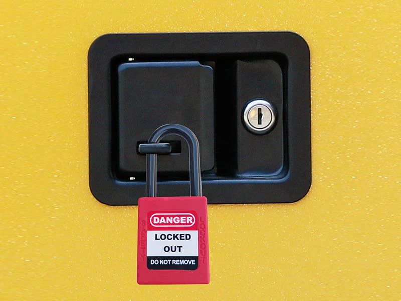 flammable cabinet's three-point linkage lock